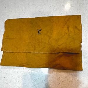 Louis Vuitton XL Wallet/ Clutch  Duster Bag 🤎